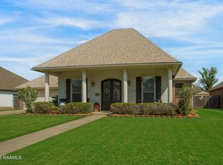 305 Southlake Cir, Youngsville, LA 70592