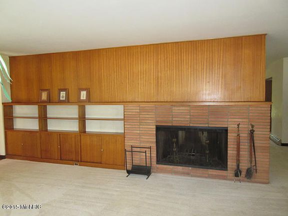 4th image of 3591 Glenn Dr SE