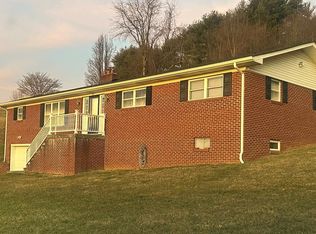 120 Stapleton St, Pounding Mill, VA 24637