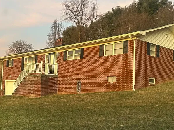 120 Stapleton St, Pounding Mill, VA 24637