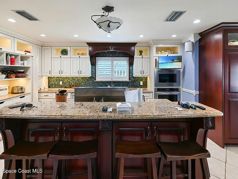 2230 Sykes Creek Dr — Photo 5