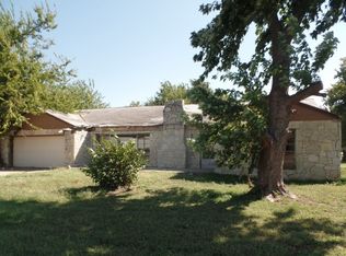 402 NW 3rd St, Minco, OK 73059