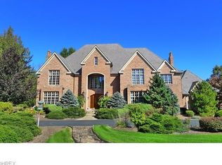 10423 Highland Dr, Brecksville, OH 44141