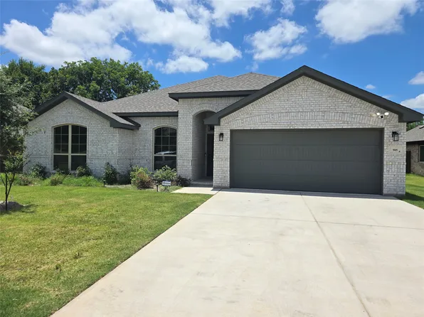 905 McAnear St, Cleburne, TX 76033