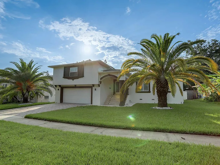 633 Spring Oaks Blvd — Photo 2