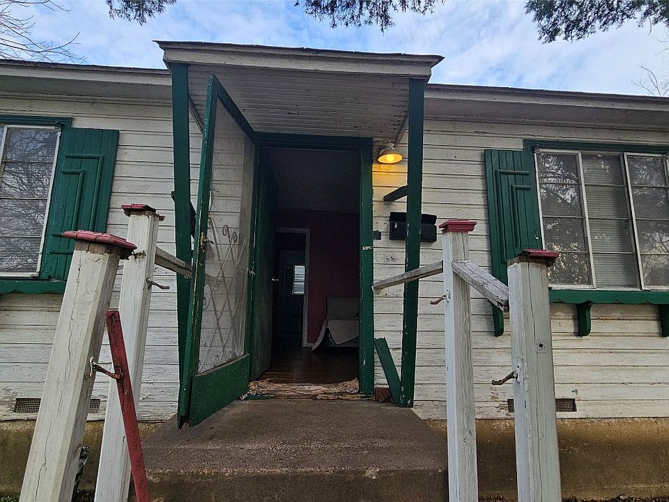 1st image of 801 NE 22nd St