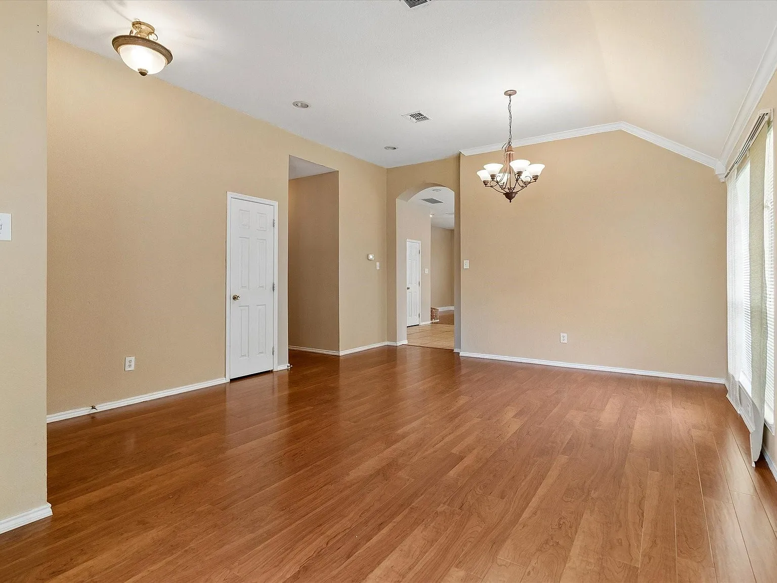4 bed, 2169 sqft, $2,650 — Photo 4