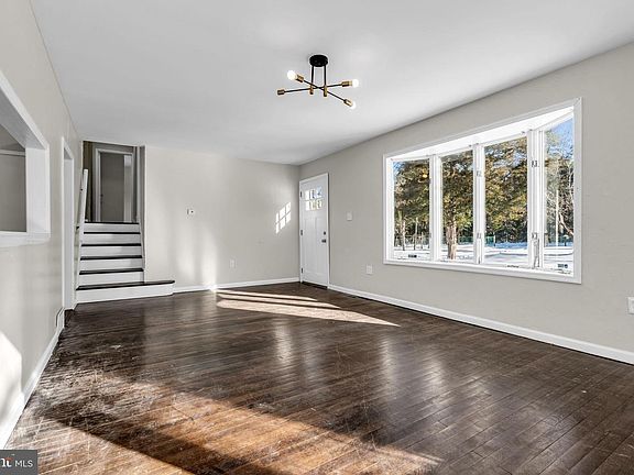 3rd image of 124 Vance St