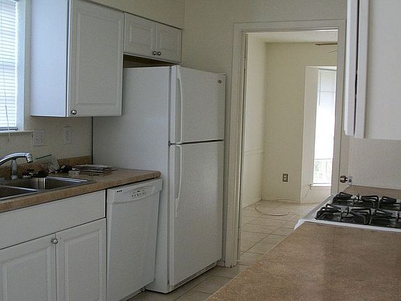 5th image of 1810 San Antonio Dr