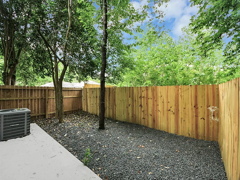 8313 Venus St — Photo 32
