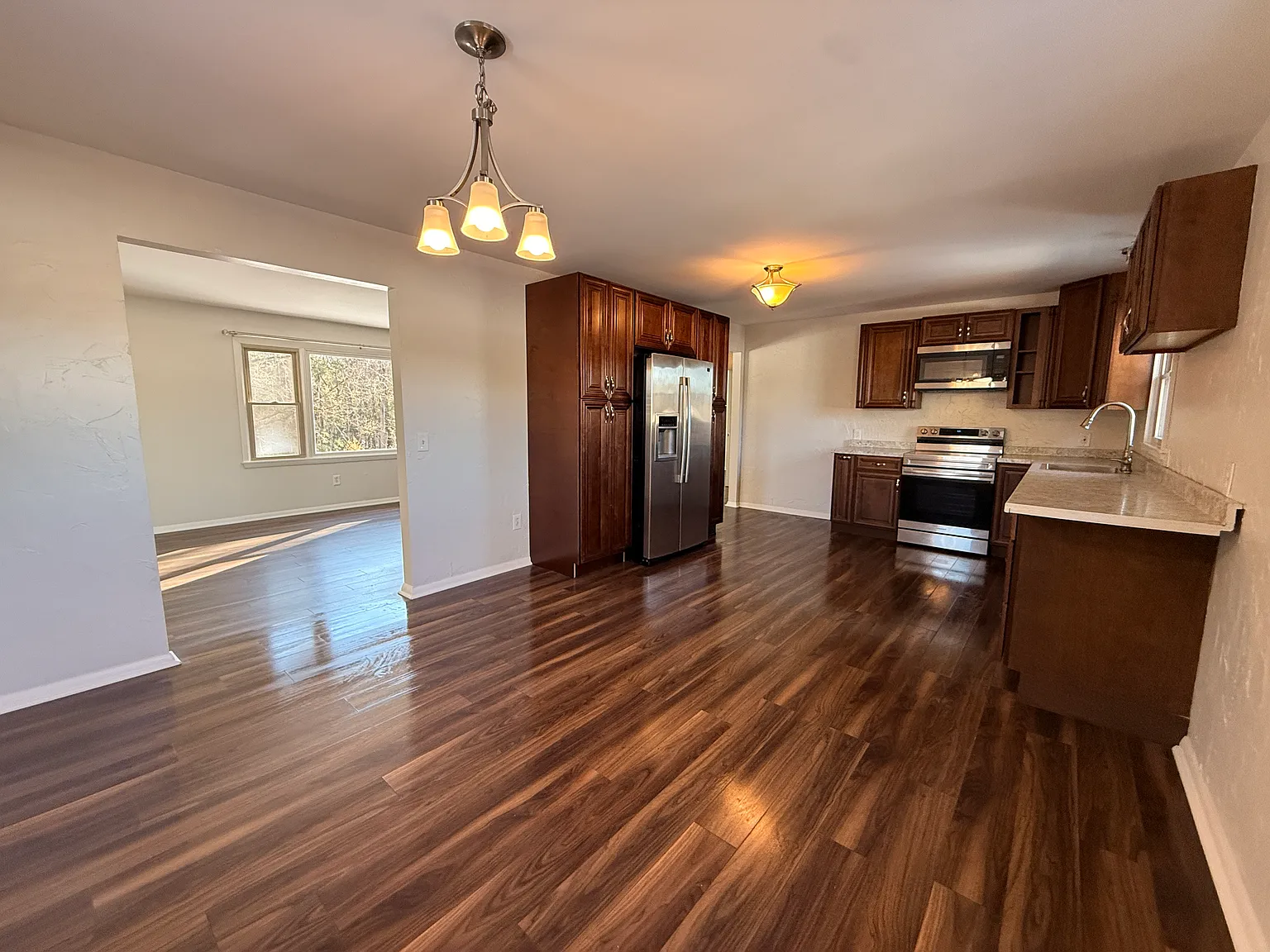 3 bed, 1100 sqft, $2,200 — Photo 4