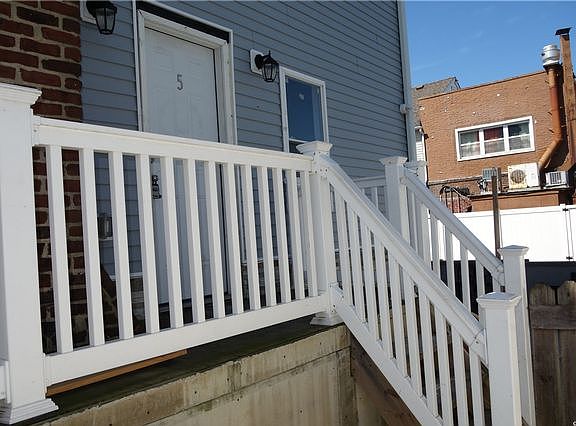 5th image of 60 Wisconsin St APT 5