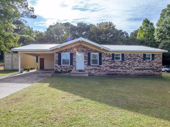 10 Hardy Rd, Crump, TN 38310