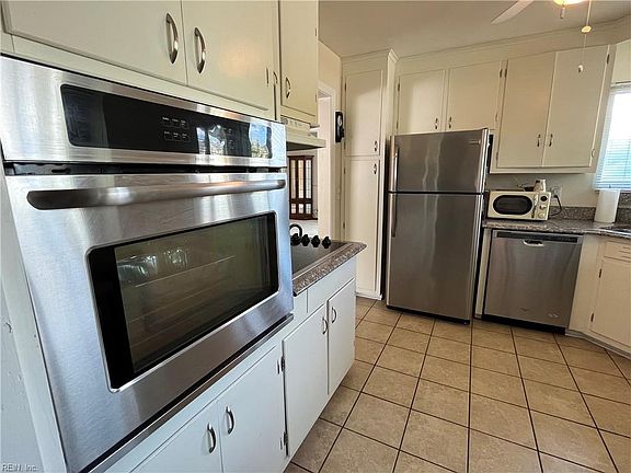 3rd image of 430 Sussex Dr