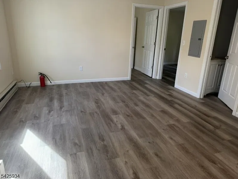 3 bed, 1.0 bath, $1,695 — Photo 2