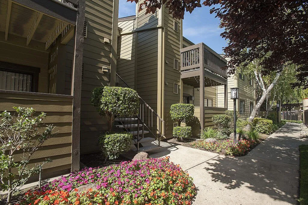 Building Photo - Copper Creek Sacramento