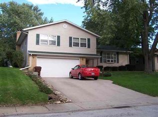 64 Hillcrest Dr, Clinton, IL 61727