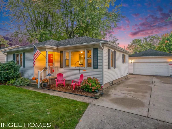 720 River St, Spring Lake, MI 49456