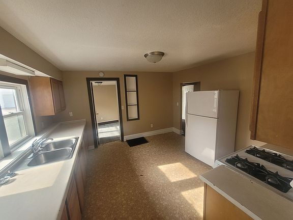 2nd image of 1523 Des Moines St APT 1