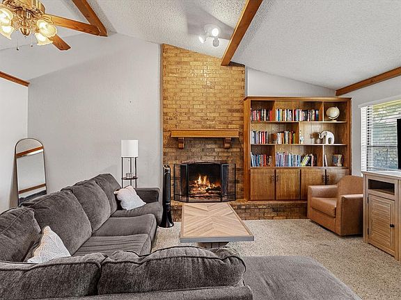 2nd image of 1717 Crest Cir