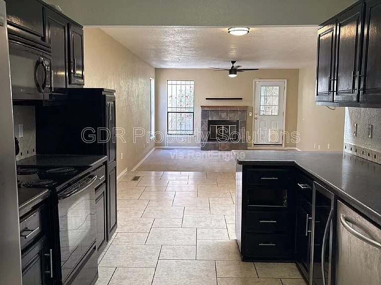 5828 Elmwood Dr NE — Photo 8