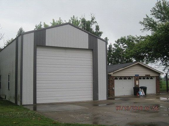 2nd image of 2344 Harriet Ln