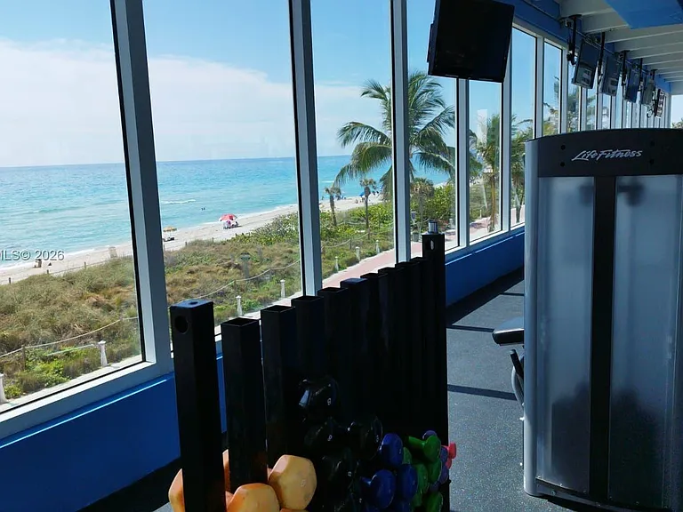 5401 Collins Ave #1110 — Photo 8