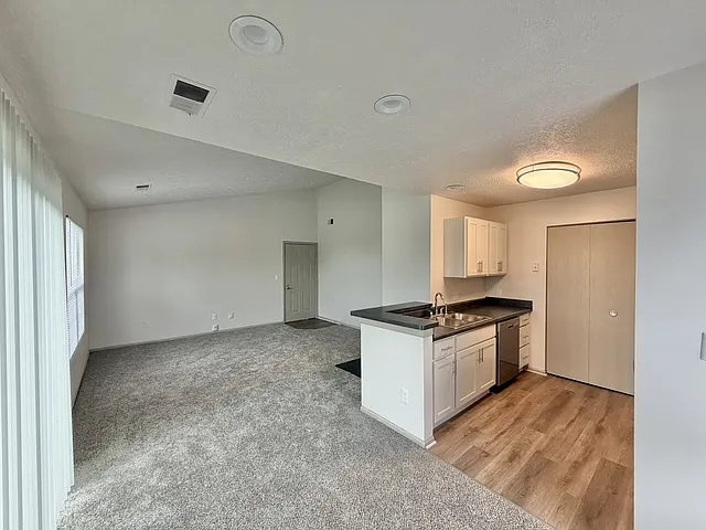 Royal Oaks Apartments — Photo 56