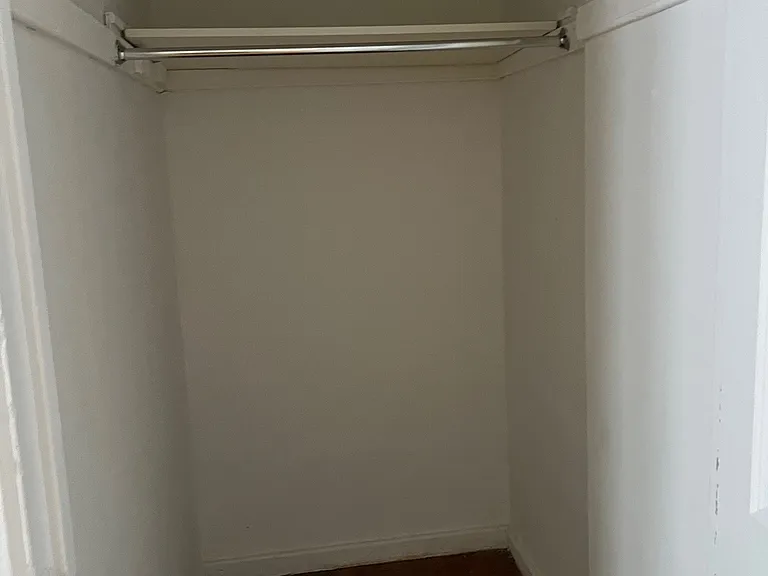 2133 Wallace Ave #112 — Photo 12
