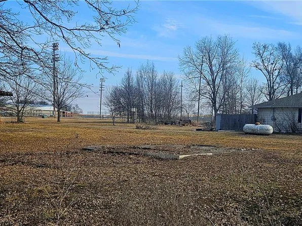 305 E 6th St, Urich, MO 64788