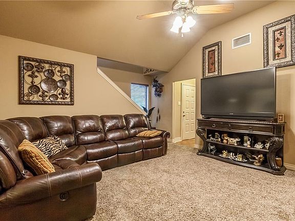 3rd image of 745 Burr Oak Dr