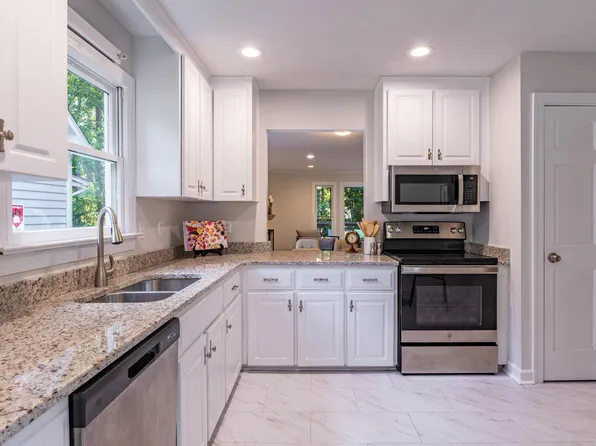 104 Silver Fox Ct, Cary, NC 27511