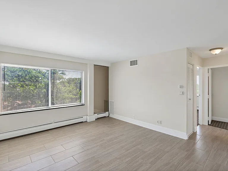 2915 W 50th St — Photo 11
