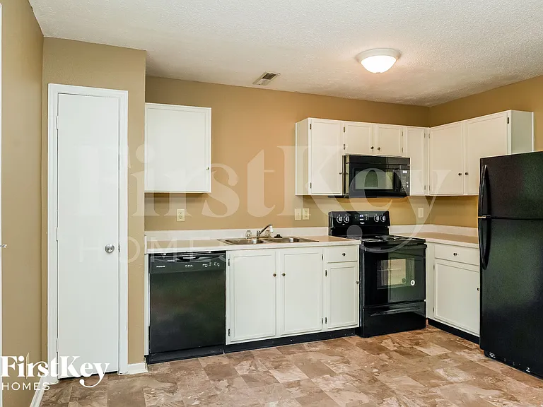 96 Winterwood Dr — Photo 6