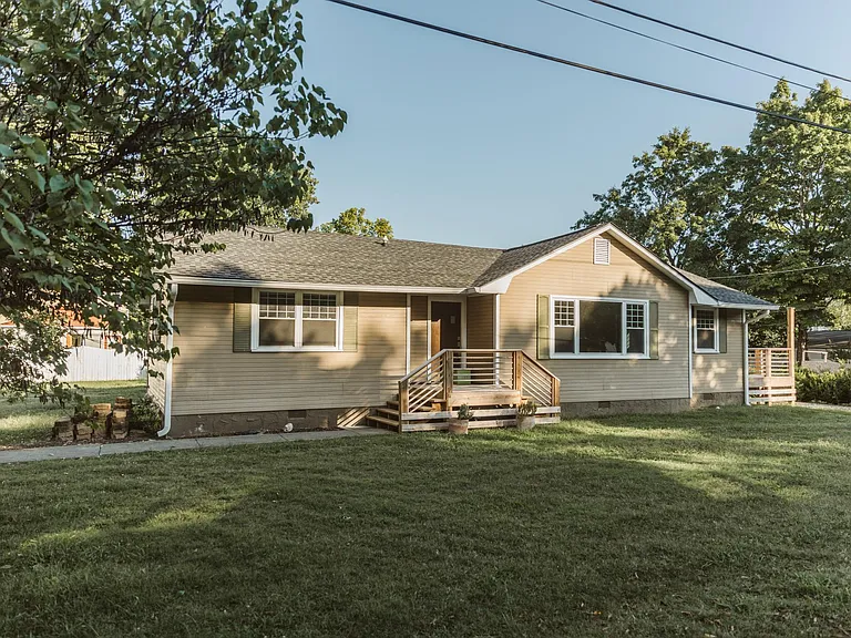 Front view of home