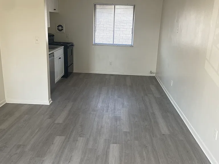 667 Riverview Dr #C — Photo 2