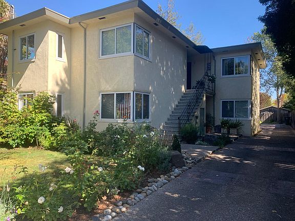 4th image of 585 Stanford Ave #585