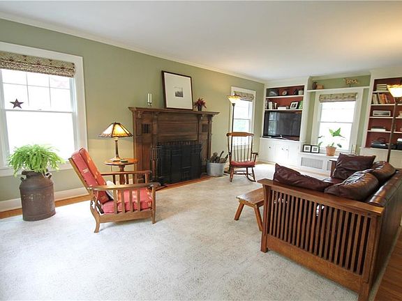 3rd image of 4819 Clover St