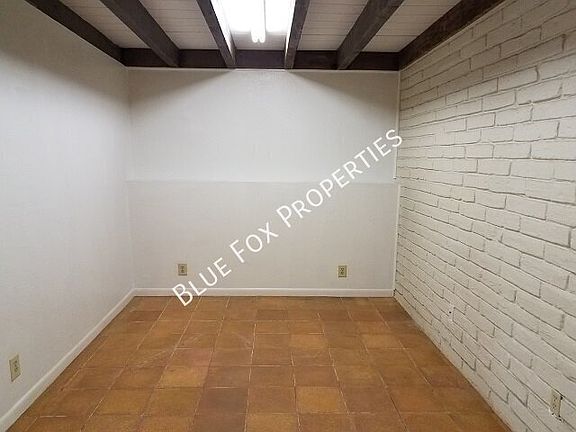 3rd image of 1944 E Prince Rd