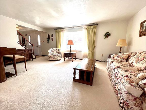 4th image of 23 Aspen Dr