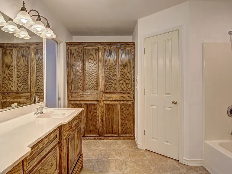 2418 Handlin Dr — Photo 10