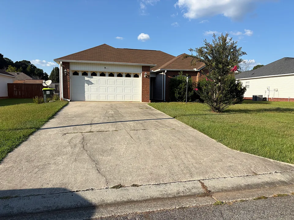 104 Englewood Ct