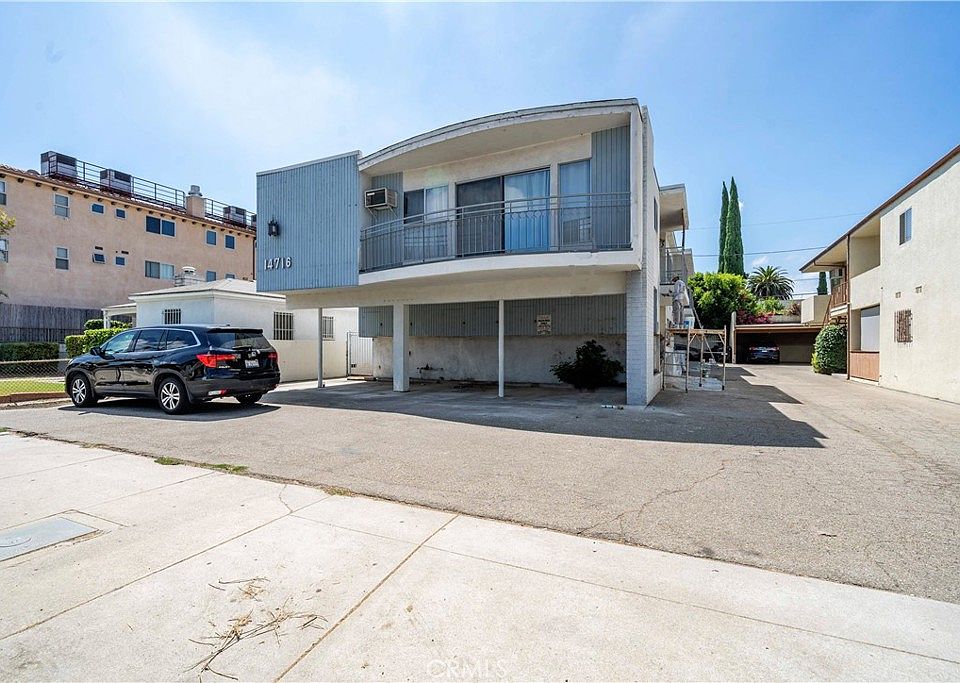1st image of 14716 Magnolia Blvd