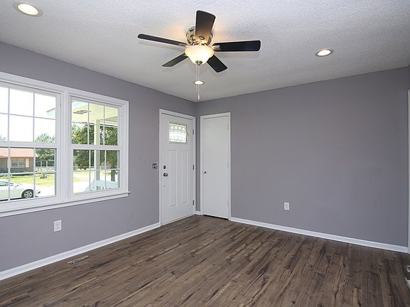 3rd image of 156 Waycross St