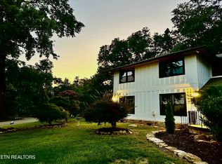 12000 S Fox Den Dr, Knoxville, TN 37934