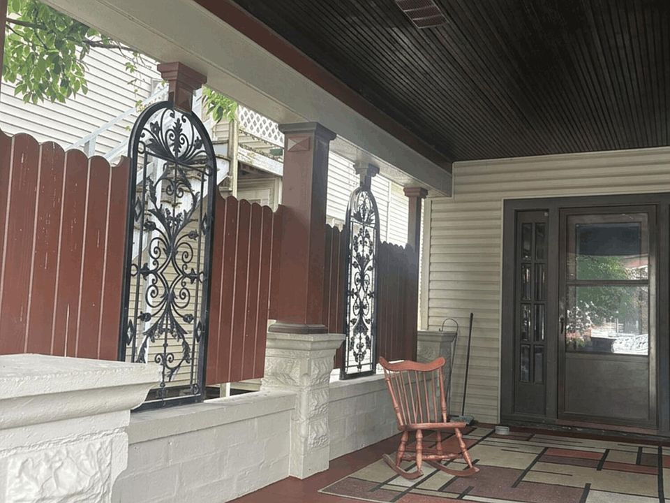 2nd image of 513 Woodlawn Ave