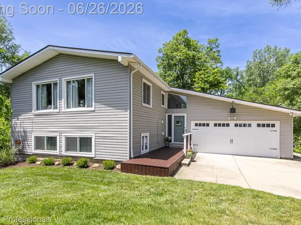 500 Neptune Dr, Ortonville, MI 48462