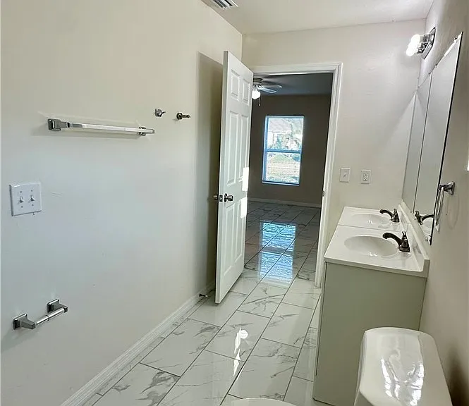 3305 SW 15th Pl — Photo 15