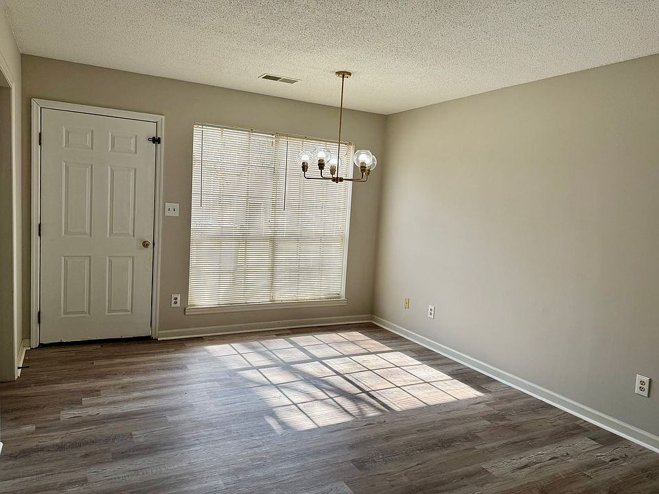 1st image of 304 Hillsboro Ln