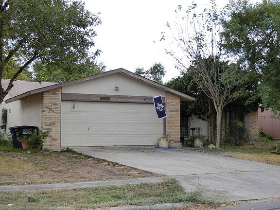 3rd image of 1006 Hickory Trail St